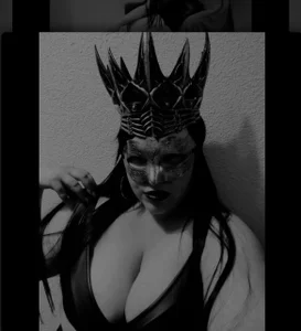 MissLO667 Mistress Lo Gambar 4