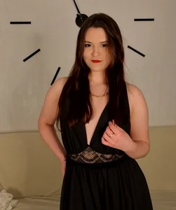 DelindaTosteのwhich look do you like best?の 2枚の写真