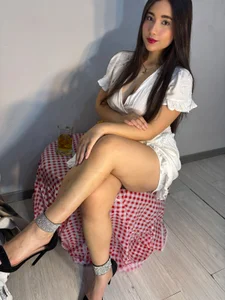 Beautiful white dress 🫦🔥 de LeylaWoods  4 photos