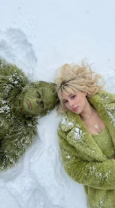 AdelineKing: I just had fun with AI 😍😘❄️🎄😇 ( 8 фото)