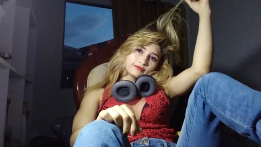AnnieLorin Cute Pic 5