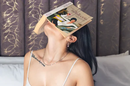 I_Am_AnnieeのErotic literature seduces us and does not allow mental sex. 📖😈🖤の 2枚の写真