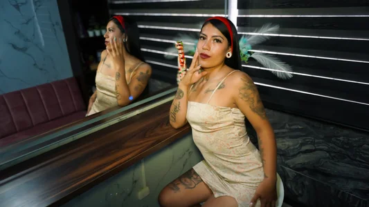 KymCorzo Secrets in Backlight Gambar 2