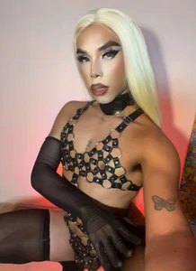 DanniLee_の🔥🔥🔥の 2枚の写真