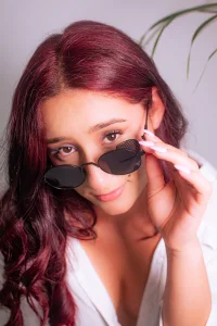 hannaa_brown Does white and red look good on me, right? Foto 4