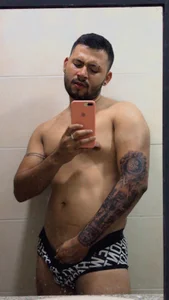 Jacob_Cruz_のJacob Sexyの 2枚の写真