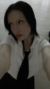 Awwwroraの🖤queen never cry🖤の 2枚の写真