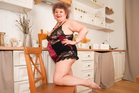 YourHotGranny Sexy Helen Foto 4