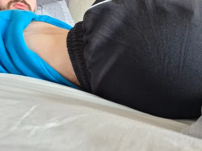 virginhairyboy20 kullanıcısının A Horny dayy albümü -  4 fotoğraf