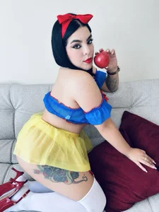Kylie2211: Halloween 🎃👻🍎 ( 2 фото)