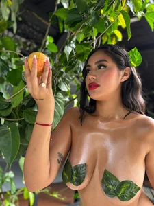 AmbarJames_ Prohibited fruit Foto 3