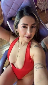 Isabella_lt HOW ABOUT THE RED ON MY BODY Foto 3