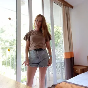 HoneyMILF Public รูป  3