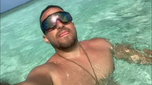 Sex_and_Bondage On the Beach! Pic