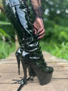 MistressMilana Summer Vinyl Goddess Poză 2