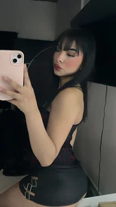 LARIISSAEVANS: Public ( 2 фото)