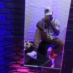 Aroonsexyboy: Public ( 2 фото)