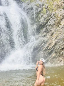 TaylorEvanss naughty outdoors and in nature 💦🌳☀️  3. fénykép