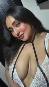 Selenee23 Your trusted maid Pic 3