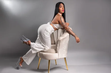 MiaSichell 👄👑 Pic 4