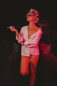 Antonella_GrayyのAn expensive girlの 2枚の写真