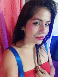 sharlotte_msの"Blue & Red: A Double-Color Temptation 🔥💙❤️"の 5枚の写真