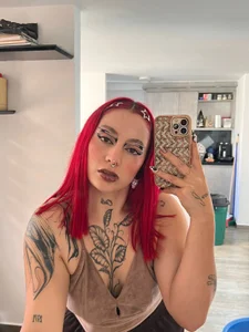 annika_taylor: makeup ❤️‍🔥 ( 6 фото)