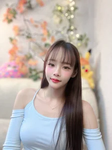 zghn88の新人二号女主小萝莉New Actress No. 2の 4枚の写真