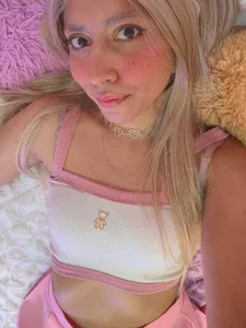Violet_Bloomxx . Pic 3