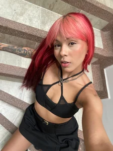 tiana_cruz Pink and red . fénykép