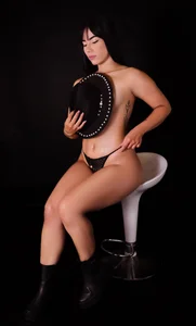 I'm all for you💋📷🍑 de sam_lewins  2 photos