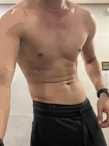 Dash in the gym!!💪🏼 de Sebastian-Dash  2 Imagens