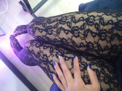 I love these black stockings with flowers—they’re so sexy! de Jenay_Rosse  Imagens