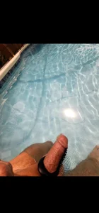 theclubist111 Cick vibrating I my pool! Foto 7