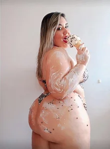 Dasha_Royale Sitofilia / Sploshing / Vore Foto 3