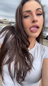 new chick de 2playforeplay  photos