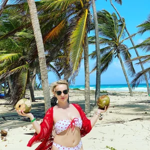 HornyNaliaのParadiseの 3枚の写真