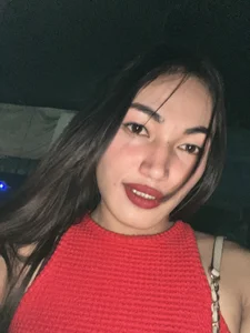 in red od Creamycum_celinexx  snímek