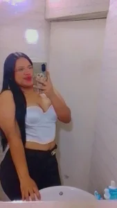 Curvy_Luna_ Luna টি ছবি