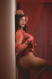Akane_Sakurada_Public Bild 2