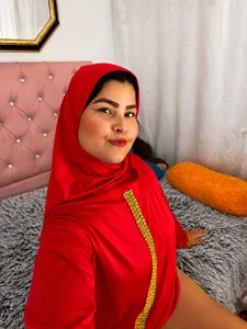 Do you dare to discover my naughtiest side? 😈 de AishaAmin_  2 Imagens