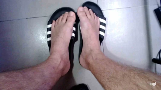 ภาพนู้ด XXX ของ FeetForTips 2 รูป