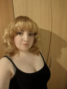 stefanyharper16 Here is Stephanie sexy mature woman candy in a new photo shoot with lush hair in the style of the 80 Pic 4