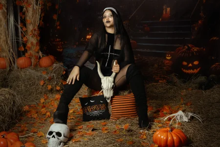 BIANCAROY1 trick or treat? 🙀 Hình 4