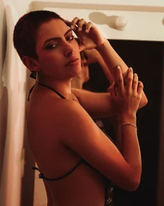 annie_x1 Public Pic 3