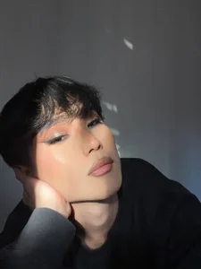 Brian_Stars kullanıcısının я с макияжем albümü -  3 fotoğraf