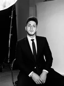 SebastianMaximoff_ Black and white creates a strange dream landscape that color can never -Jack Antonoff Foto 2