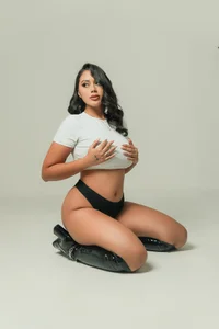 AmbarJames_ Power Play Foto