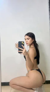 AlinaBennet_ Public Gambar