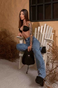 AilishBenson Some photos in the stable🤠🐮 Kuva 2